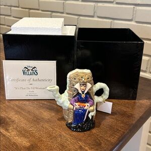 Collection Double-Sided Tea Pot - Evil Queen on Throne & Old Hag
Release 1999